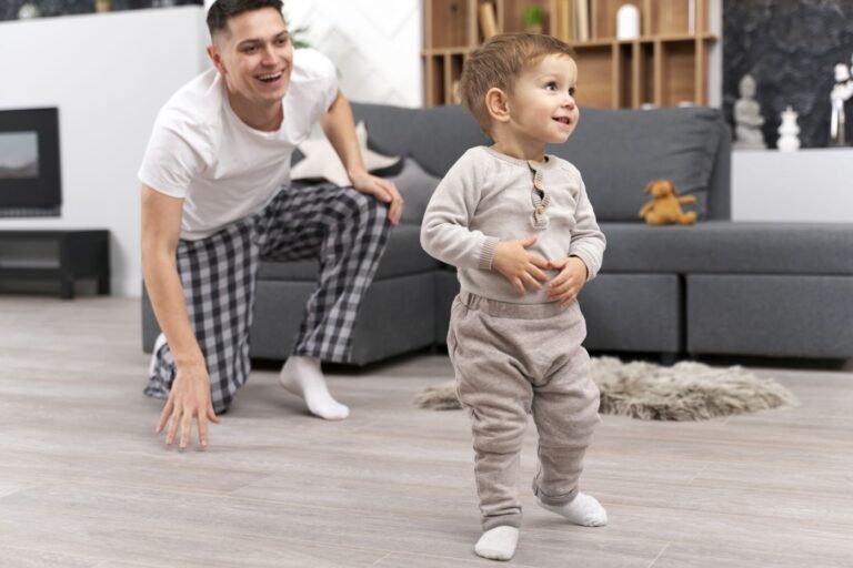 πότε θα περπατήσει το παιδί πρώτα βήματα παιδιού περπάτημα μωρού