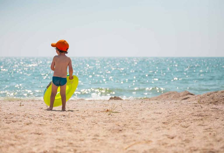 παιδικά ατυχήματα καλοκαίρι καλοκαιρινές διακοπές ασφάλεια παιδιών πισίνα θάλασσα