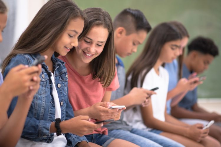 EU KIDS Act περιορισμοί στην πρόσβαση των παιδιών στα μέσα κοινωνικής δικτύωσης